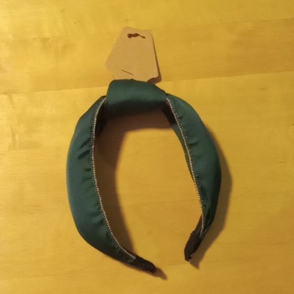 Chic Knotted Headbands – Black & Green with Dainty Gold Trim - Picture 5 of 6